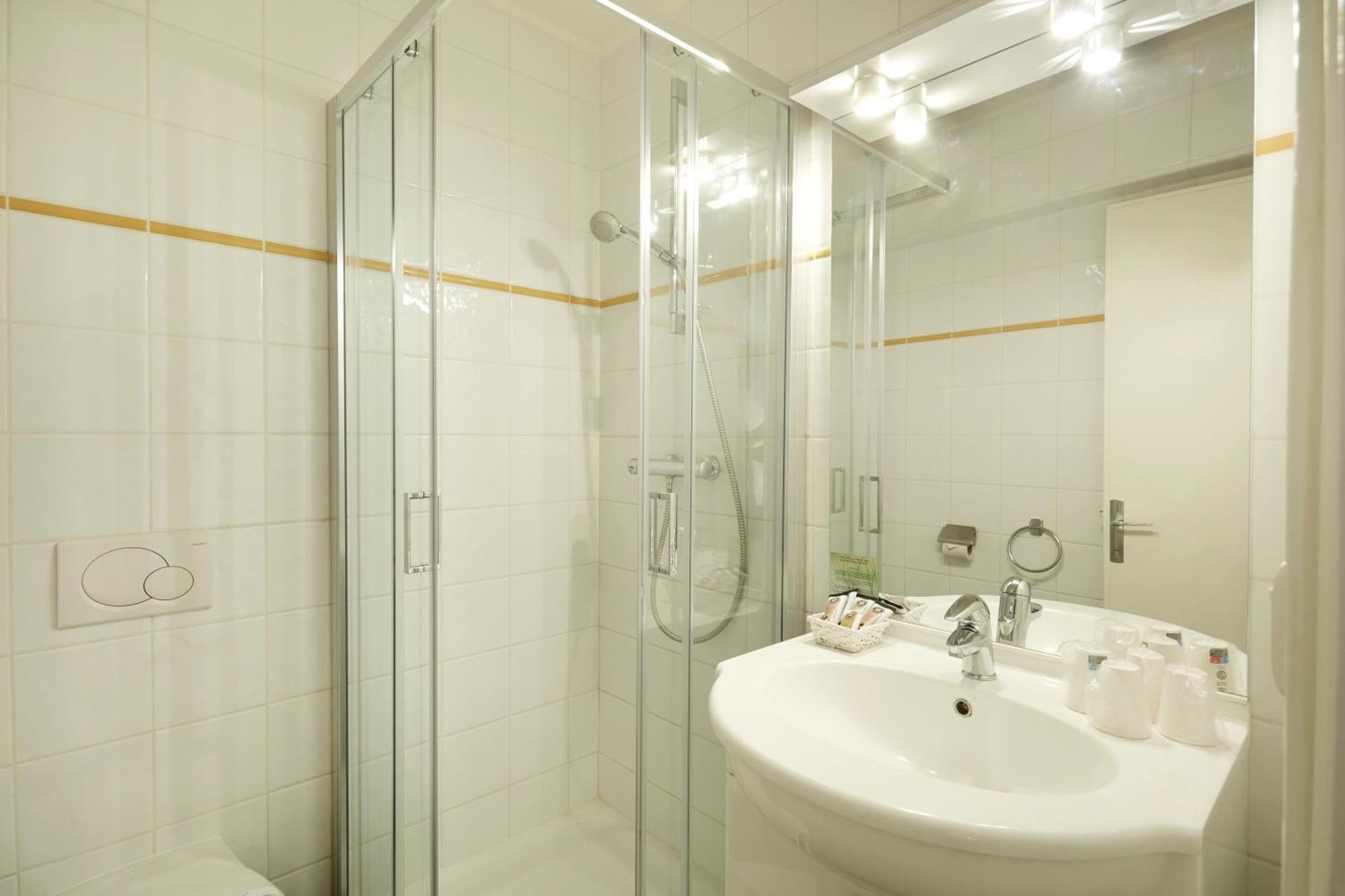 Hotel Eliova L'Eau Vive Châtel Екстериор снимка