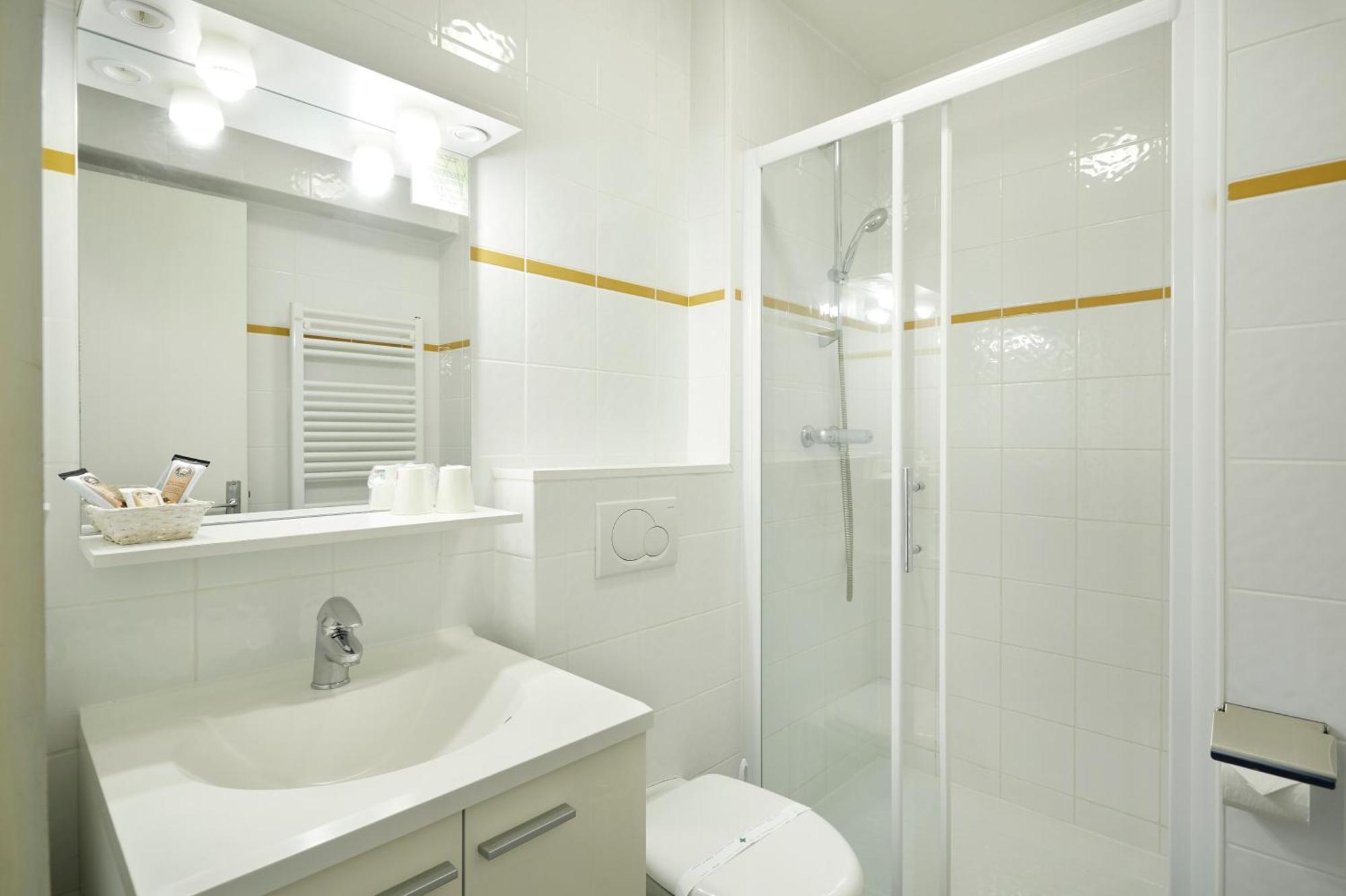 Hotel Eliova L'Eau Vive Châtel Екстериор снимка