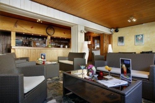 Hotel Eliova L'Eau Vive Châtel Екстериор снимка