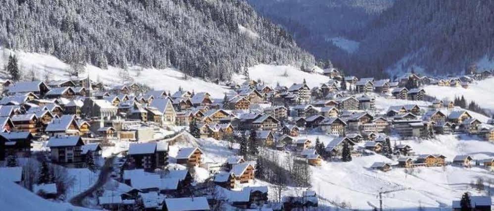 Hotel Eliova L'Eau Vive Châtel Екстериор снимка